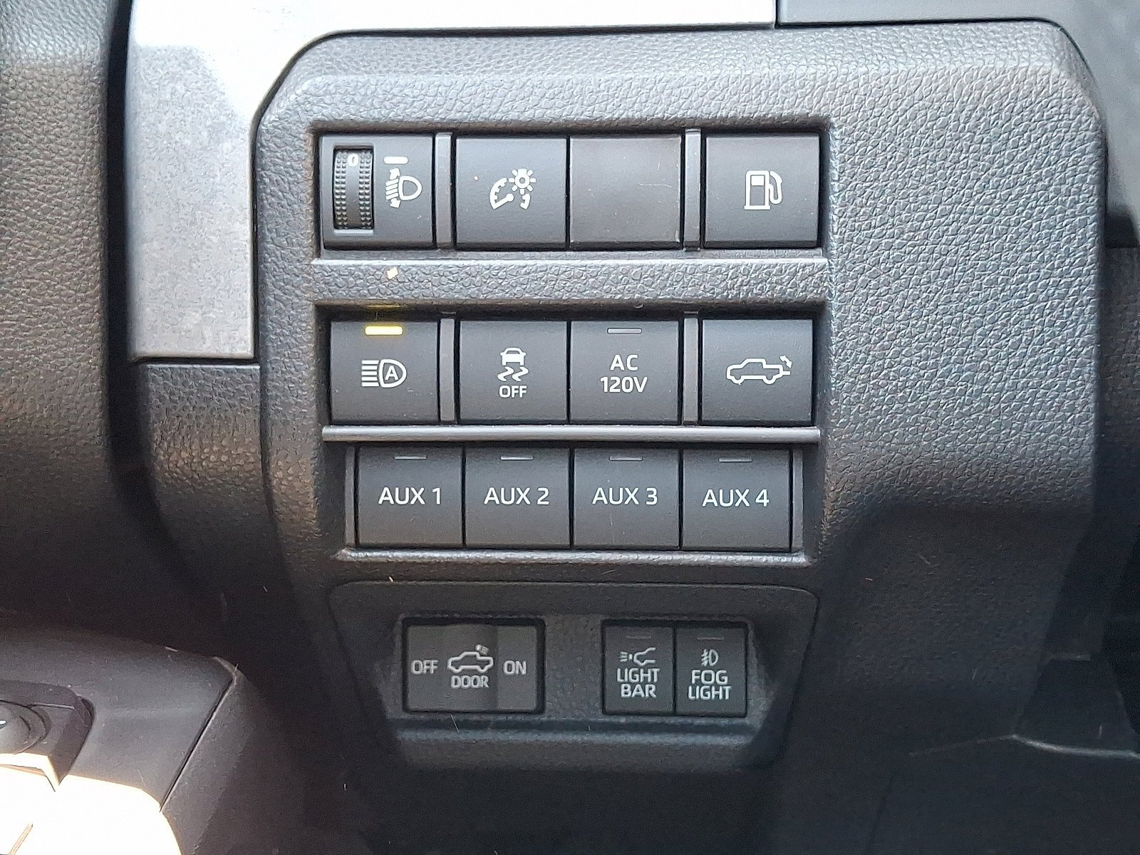 Used 2025 Toyota Tacoma 4x4 Double Cab Hybrid w/ Tow Tech Package image 27