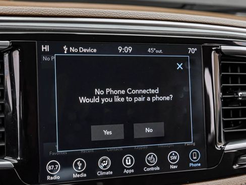 Used 2018 Chrysler Pacifica Limited image 35