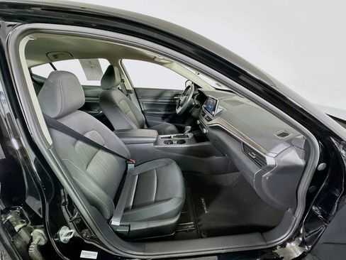 Used 2025 Nissan Altima 2.5 SV image 31