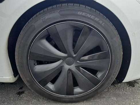 Used 2022 Tesla Model S image 6