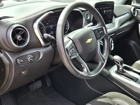 Used 2025 Chevrolet Blazer LT FWD image 9