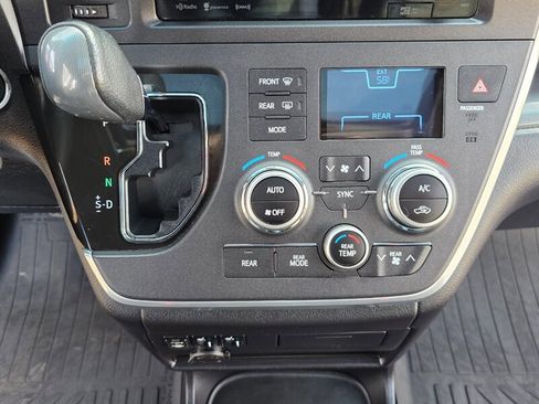 Used 2017 Toyota Sienna SE w/ SE Preferred Package image 39