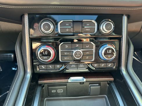 Used 2023 GMC Yukon Denali Ultimate AWD/4WD image 22