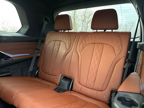 Certified 2025 BMW X7 M60i AWD/4WD image 24