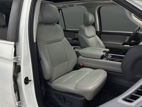 Used 2025 Ford Expedition Max Active AWD/4WD image 23