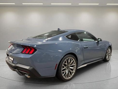 Used 2025 Ford Mustang Premium image 3