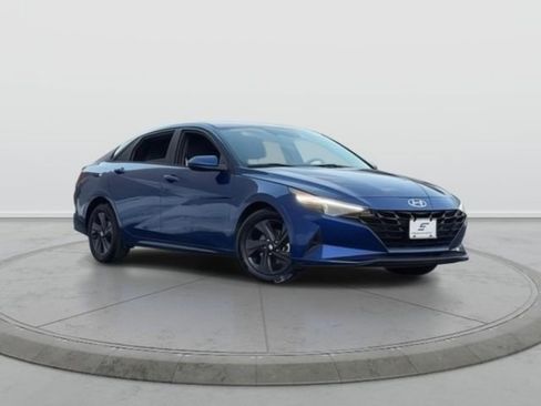 Used 2021 Hyundai Elantra SEL image 1