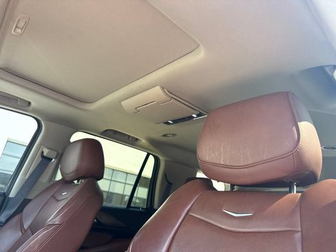 Used 2016 Cadillac Escalade Luxury AWD/4WD image 13