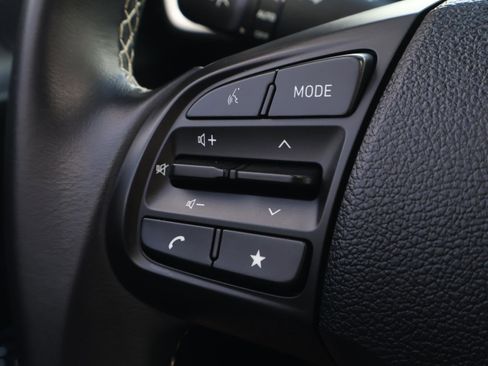 Used 2025 Hyundai Venue Limited FWD image 22