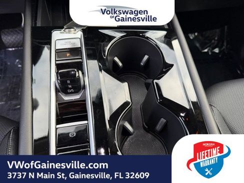Used 2025 Volkswagen Atlas SE image 27