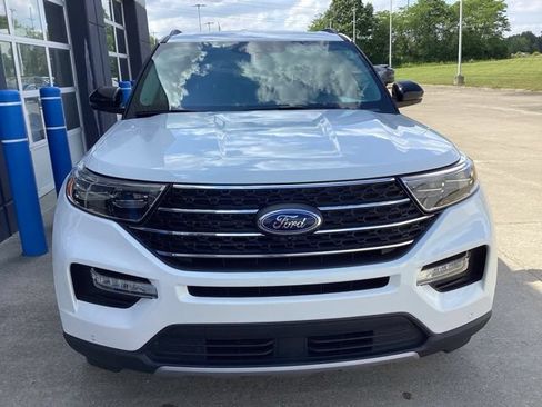Used 2023 Ford Explorer XLT w/ Equipment Group 202A AWD/4WD image 3