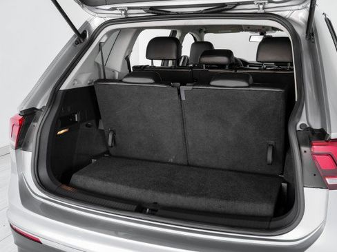 Used 2021 Volkswagen Tiguan SE FWD image 52