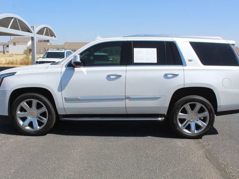 Used 2020 Cadillac Escalade Luxury RWD image 9