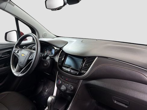 Used 2022 Chevrolet Trax LT AWD/4WD image 27