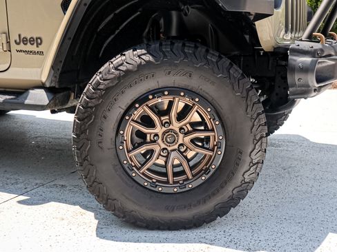 Used 2022 Jeep Wrangler Unlimited Rubicon AWD/4WD image 13