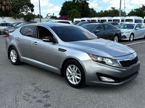 Used 2011 Kia Optima LX w/ Convenience Pkg image 3