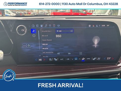 Used 2025 Chevrolet Traverse RS image 18