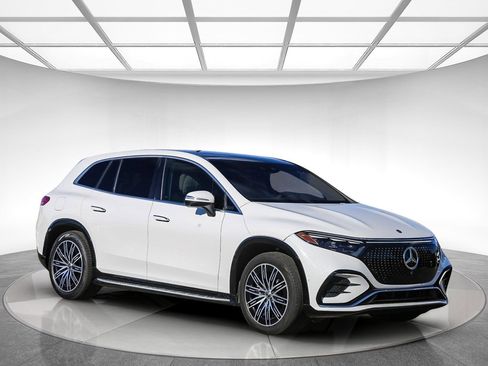Certified 2023 Mercedes-Benz EQS 580 4MATIC SUV w/ Pinnacle Trim Package image 4