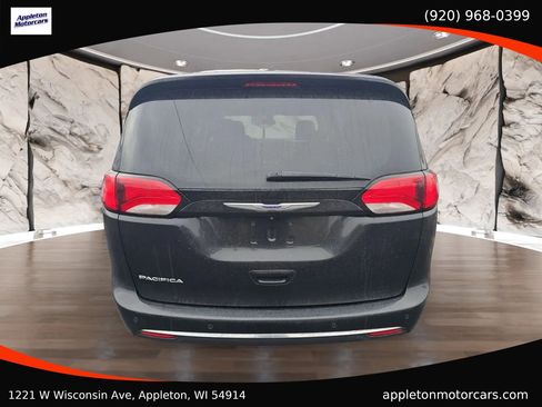 Used 2019 Chrysler Pacifica Touring-L image 4