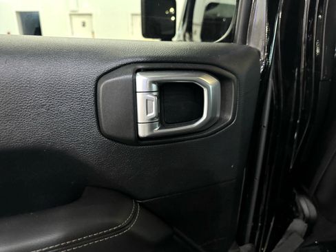 Used 2019 Jeep Wrangler Unlimited Sahara w/ Uconnect 4C Nav & Sound Group image 37