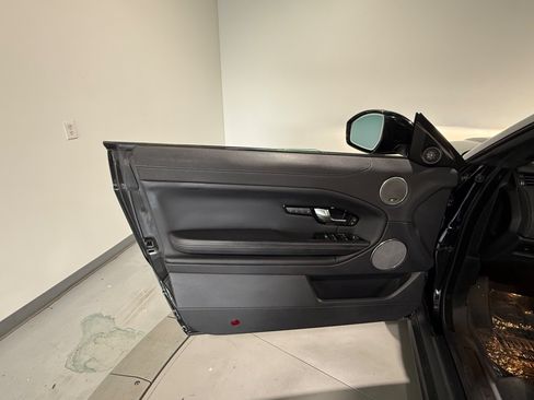 Used 2019 Land Rover Range Rover Evoque SE Dynamic AWD/4WD image 16