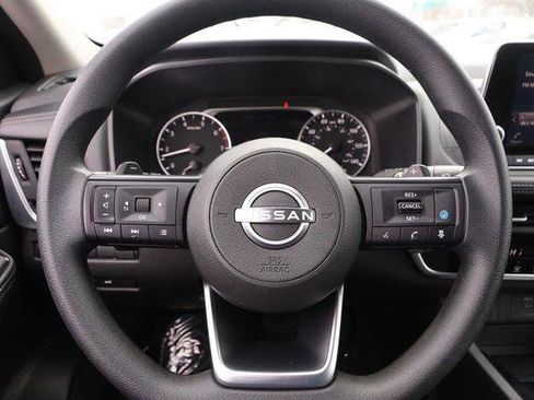 Used 2024 Nissan Rogue SV image 11