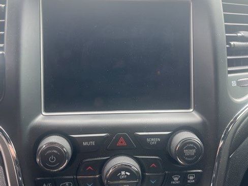 Used 2018 Jeep Grand Cherokee Altitude image 17