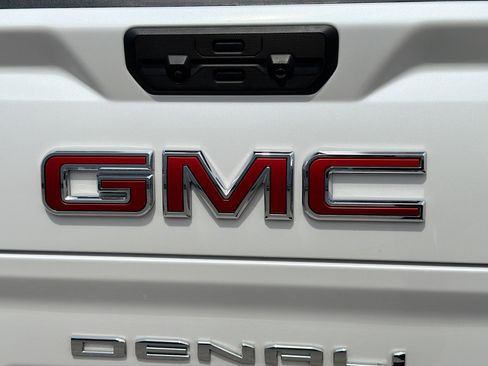 Used 2025 GMC Sierra 1500 Denali w/ Technology Package AWD/4WD image 11