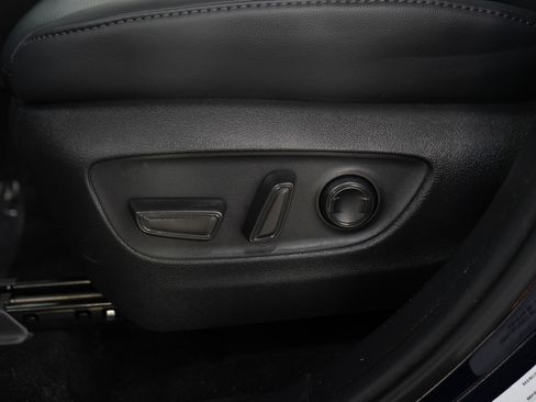 Used 2025 Toyota Highlander Platinum AWD/4WD image 29