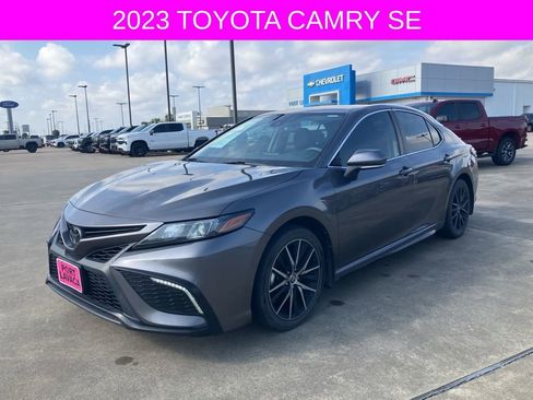 Used 2023 Toyota Camry SE image 3