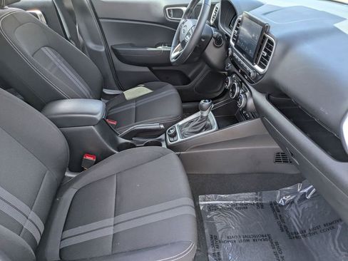 Used 2025 Hyundai Venue SEL FWD image 29