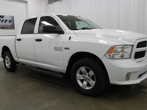 Used 2017 RAM 1500 Express AWD/4WD image 4
