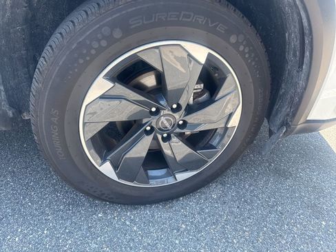 Used 2025 Nissan Rogue SV AWD/4WD image 5