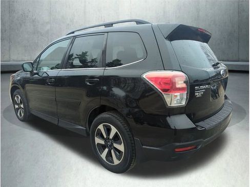 Used 2017 Subaru Forester 2.5i Limited AWD/4WD image 3