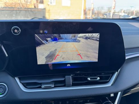 Used 2025 Chevrolet Equinox LT image 32