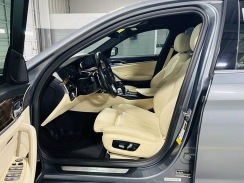 Used 2019 BMW 540i w/ Premium Package image 23