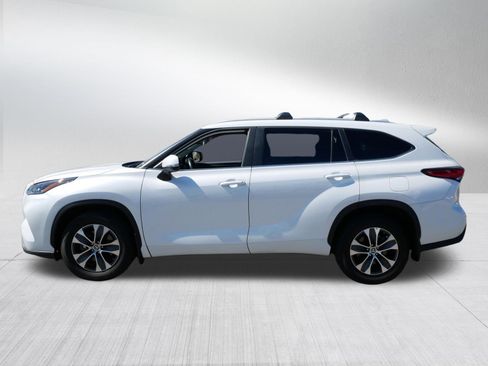 Used 2023 Toyota Highlander XLE AWD/4WD image 4