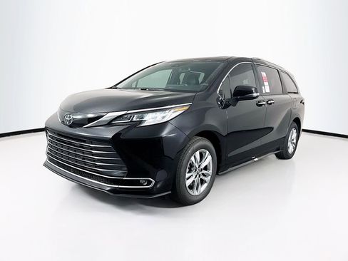 New 2026 Toyota Sienna Limited image 3