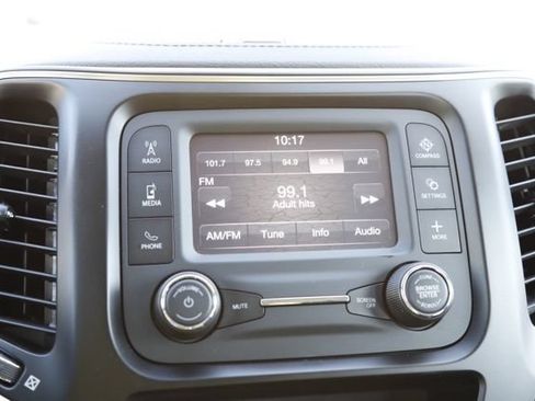 Used 2019 Jeep Cherokee Sport FWD image 19