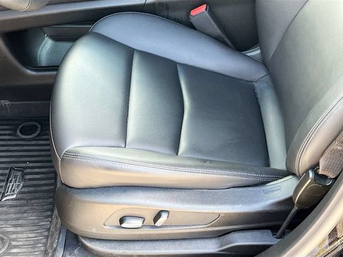 Used 2025 Cadillac XT5 Luxury w/ LPO, Floor Liner Package FWD image 19