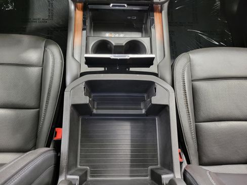 Used 2025 GMC Yukon XL Denali AWD/4WD image 17