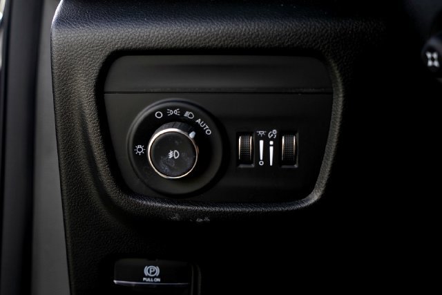 Used 2023 Jeep Grand Cherokee L Limited w/ Luxury Tech Group II RWD image 18