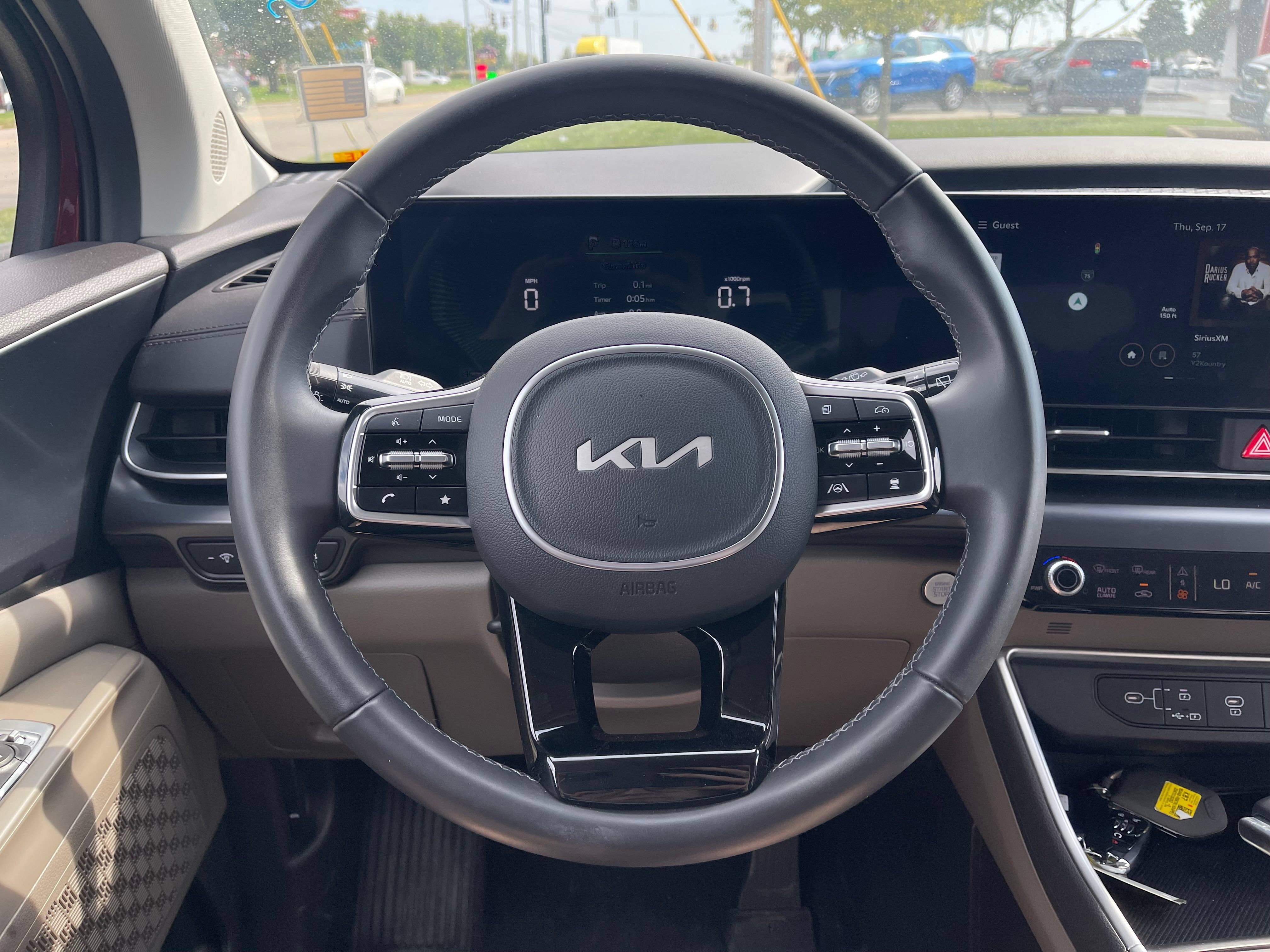Used 2026 Kia Carnival FWD image 10