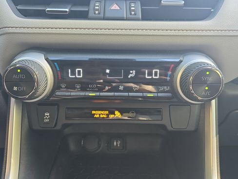 Used 2019 Toyota RAV4 XLE Premium FWD image 23