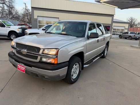 Used 2004 Chevrolet Avalanche LS image 25