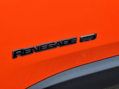 Certified 2021 Jeep Renegade Latitude w/ Luxury Group II image 30