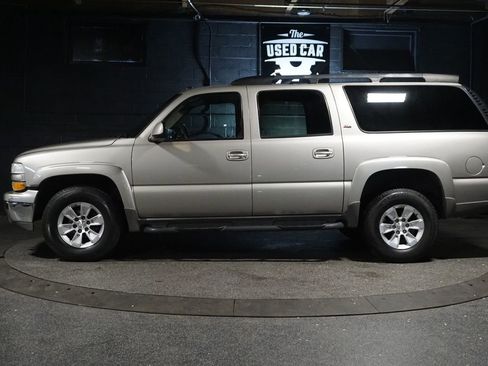 Used 2005 Chevrolet Suburban Z71 w/ Preferred Equipment Group image 2