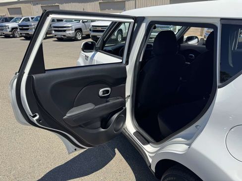 Used 2016 Kia Soul FWD image 18