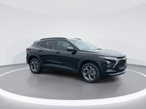 New 2026 Chevrolet Trax LT w/ Driver Confidence Package FWD image 2
