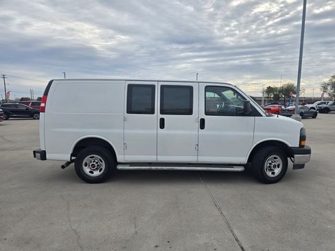Used 2024 GMC Savana 2500 Work Van Full-size Cargo Van w/ Driver Convenience Package image 2